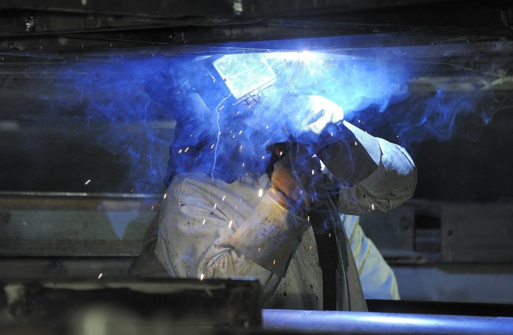 the-5-best-welding-helmets-for-overhead-welding